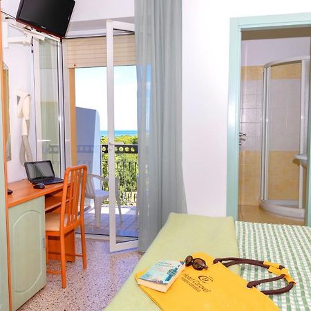 Hotel Caravel B&B Misano Adriatico Dış mekan fotoğraf