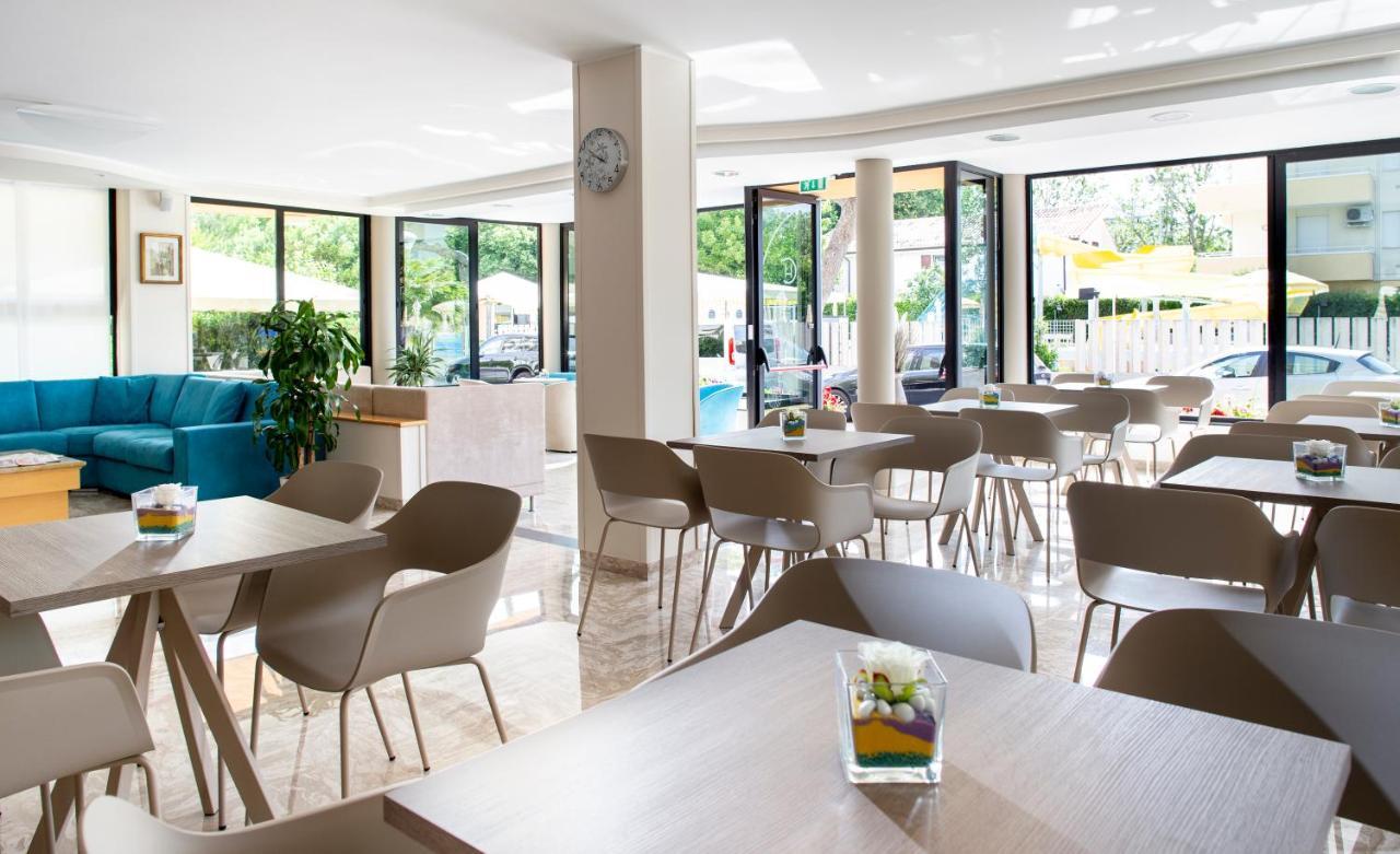 Hotel Caravel B&B Misano Adriatico Dış mekan fotoğraf