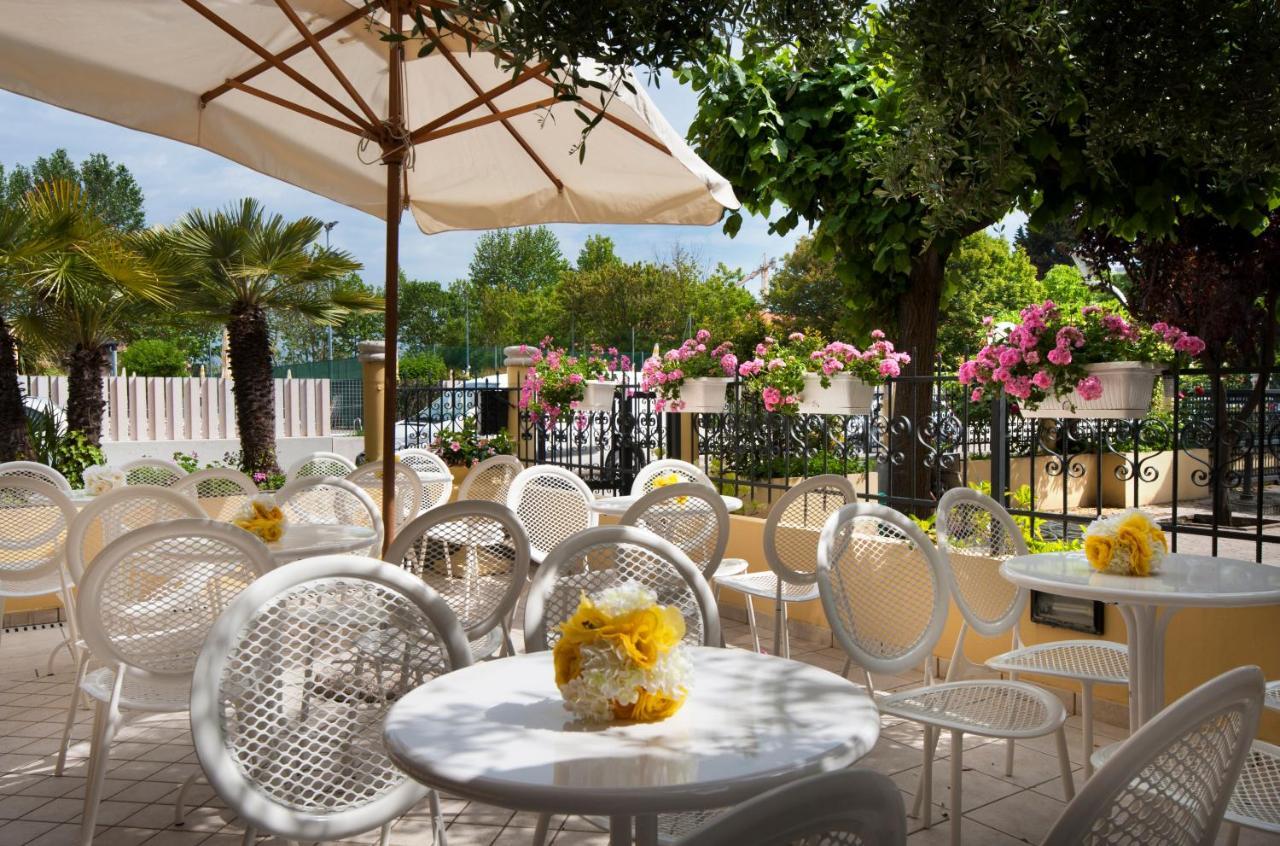 Hotel Caravel B&B Misano Adriatico Dış mekan fotoğraf