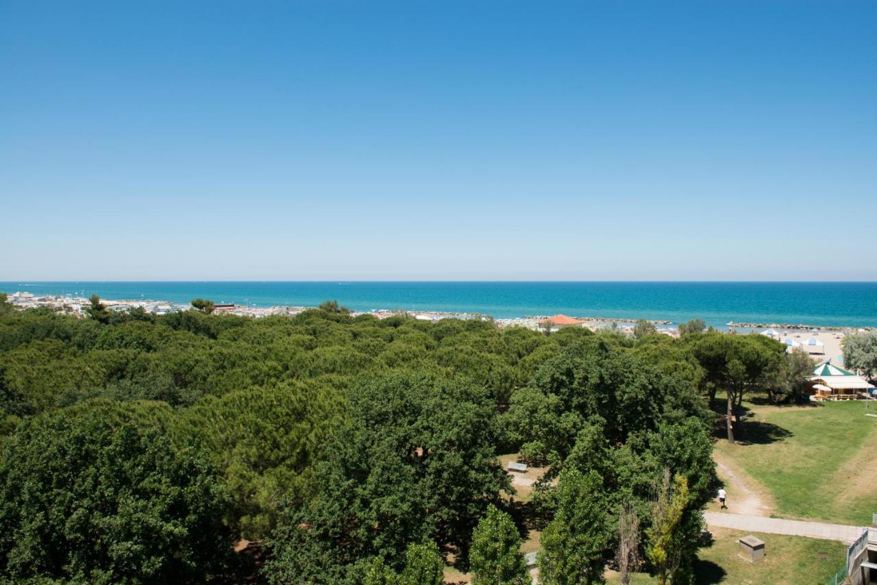 Hotel Caravel B&B Misano Adriatico Dış mekan fotoğraf