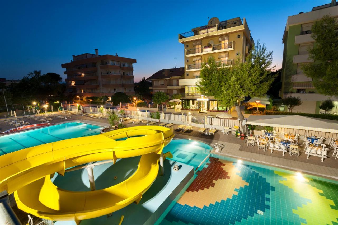 Hotel Caravel B&B Misano Adriatico Dış mekan fotoğraf