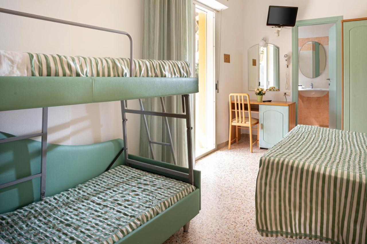 Hotel Caravel B&B Misano Adriatico Dış mekan fotoğraf