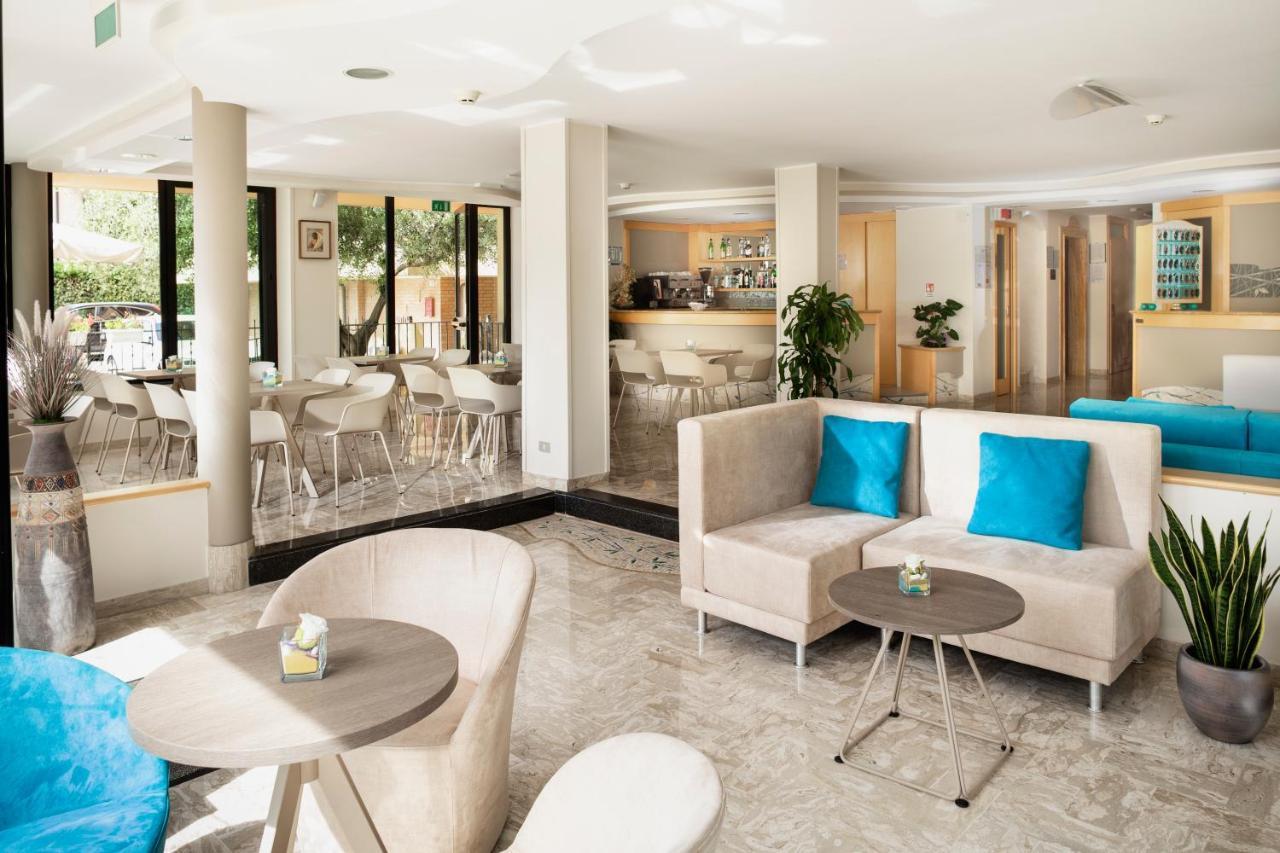 Hotel Caravel B&B Misano Adriatico Dış mekan fotoğraf