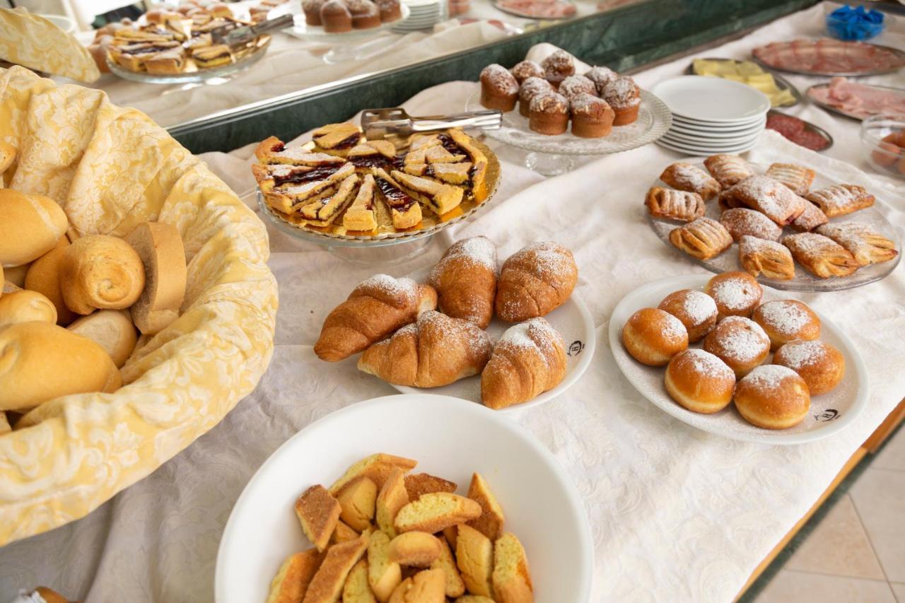 Hotel Caravel B&B Misano Adriatico Dış mekan fotoğraf