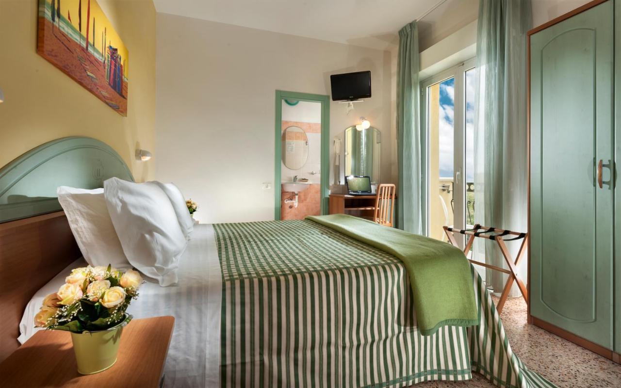 Hotel Caravel B&B Misano Adriatico Dış mekan fotoğraf