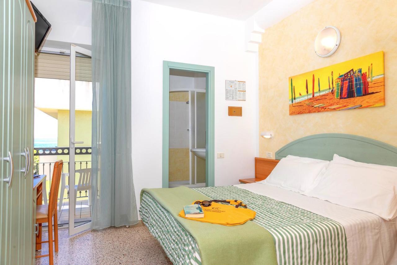 Hotel Caravel B&B Misano Adriatico Dış mekan fotoğraf