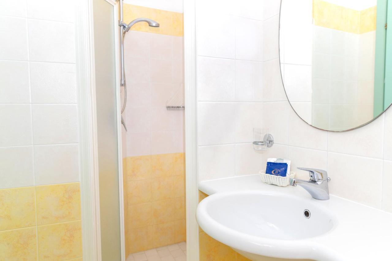 Hotel Caravel B&B Misano Adriatico Dış mekan fotoğraf
