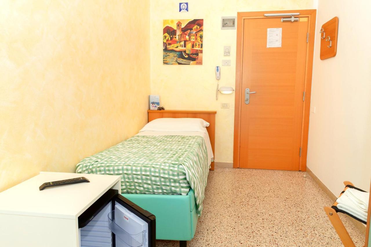 Hotel Caravel B&B Misano Adriatico Dış mekan fotoğraf