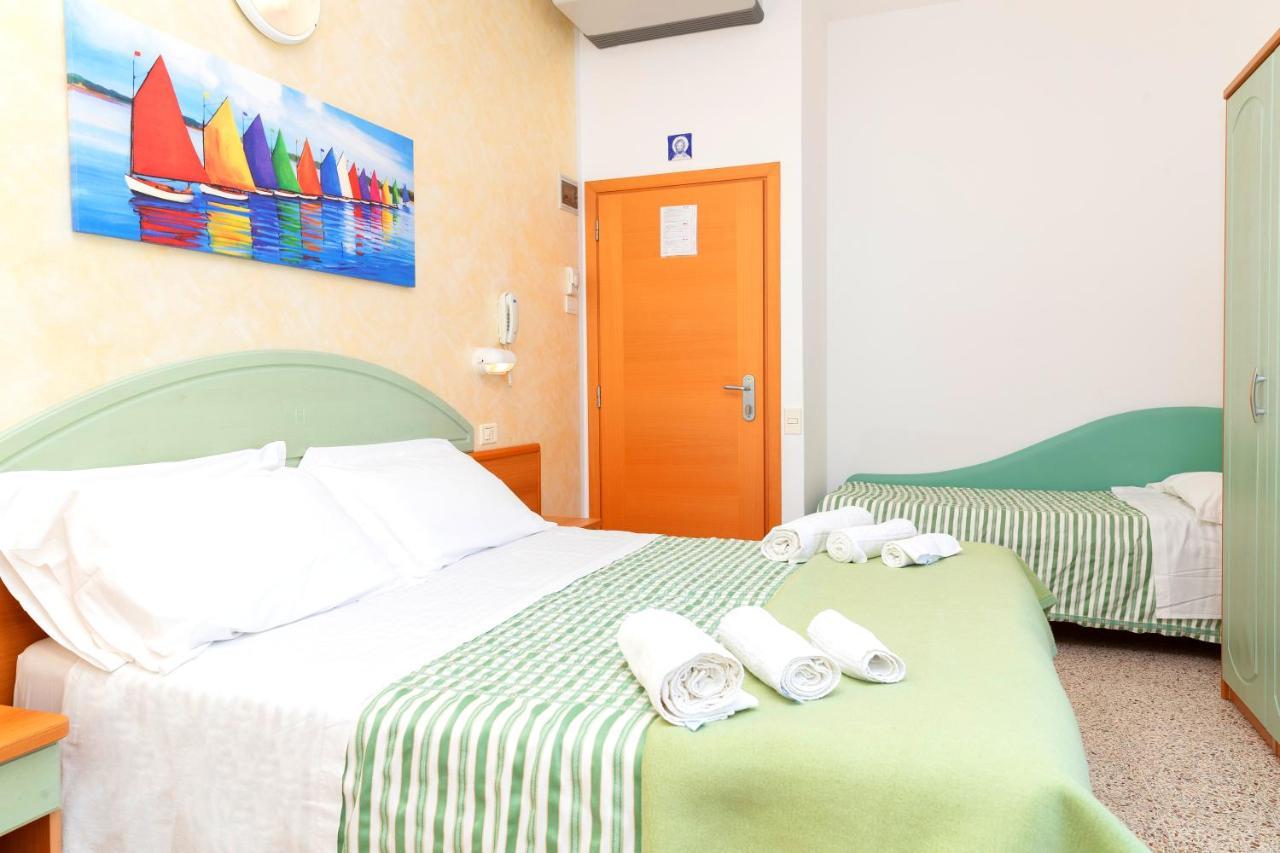 Hotel Caravel B&B Misano Adriatico Dış mekan fotoğraf