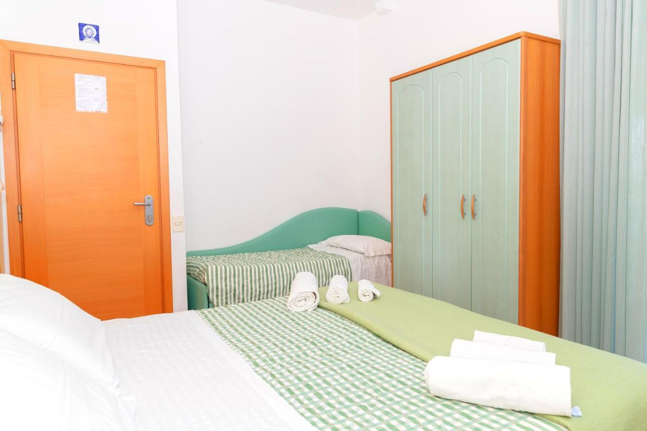 Hotel Caravel B&B Misano Adriatico Dış mekan fotoğraf