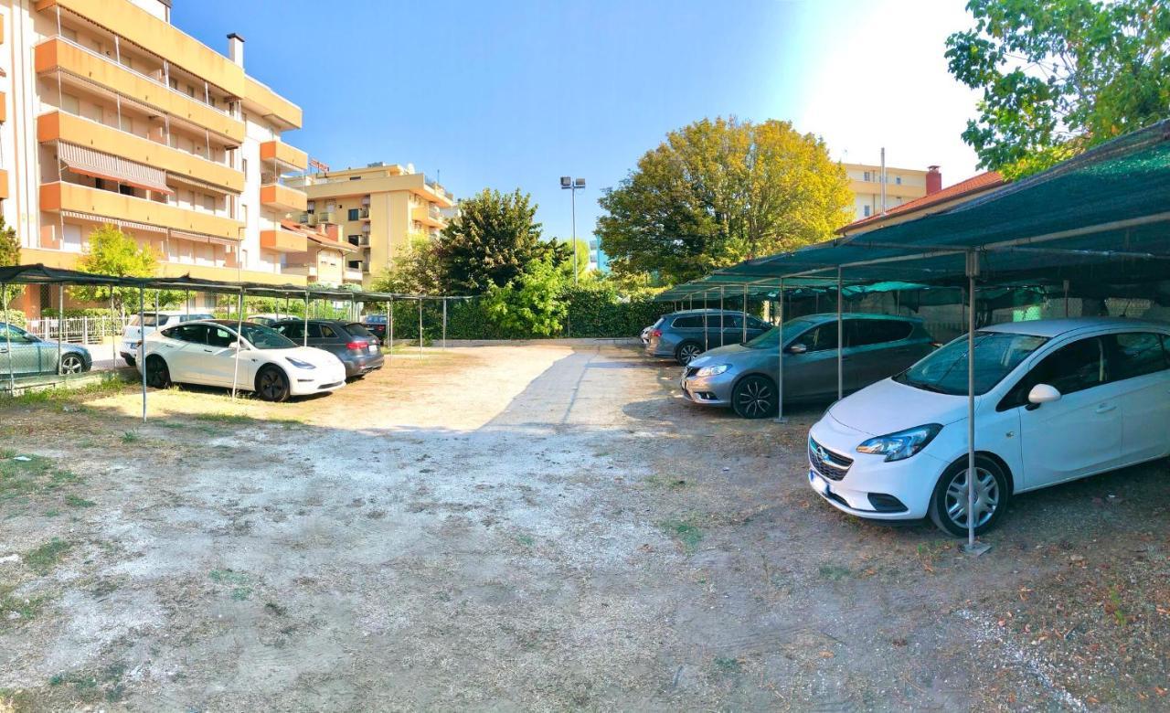 Hotel Caravel B&B Misano Adriatico Dış mekan fotoğraf