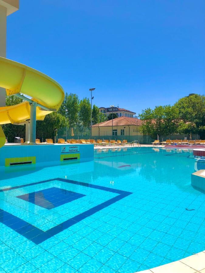 Hotel Caravel B&B Misano Adriatico Dış mekan fotoğraf