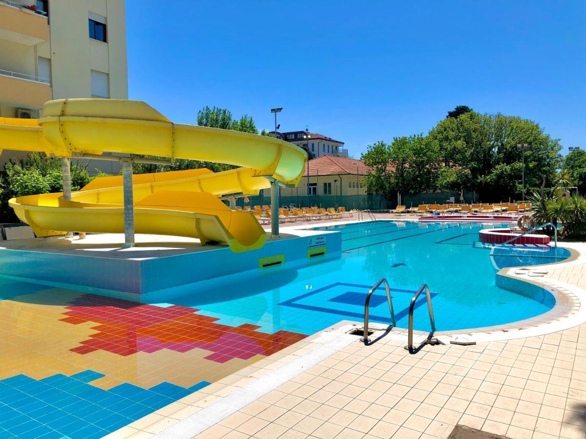 Hotel Caravel B&B Misano Adriatico Dış mekan fotoğraf