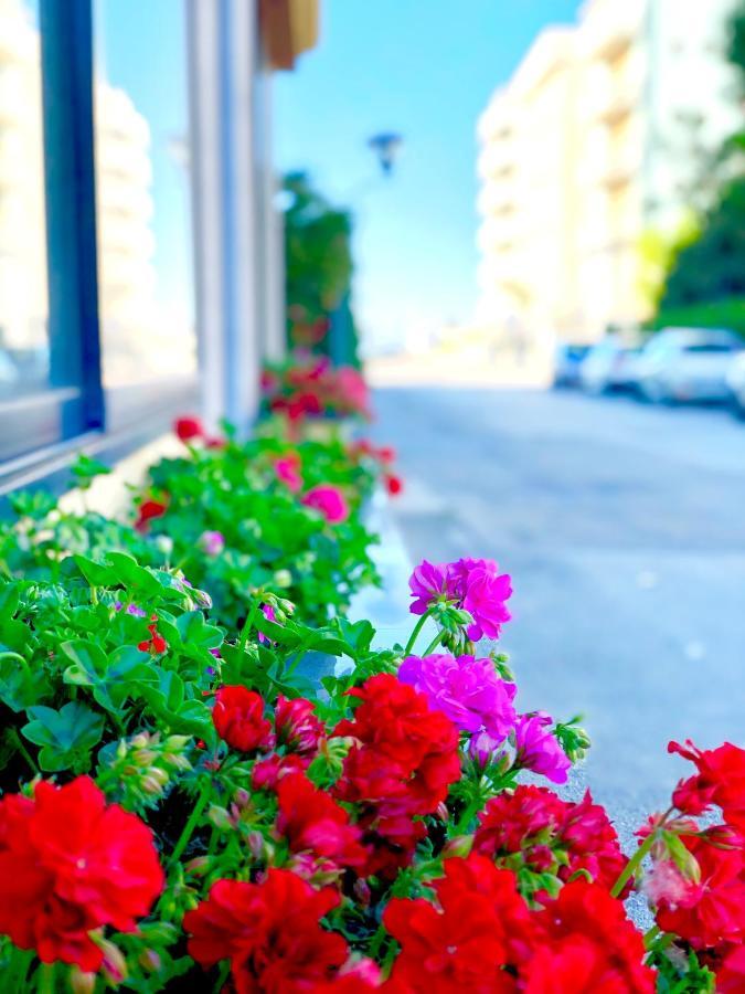Hotel Caravel B&B Misano Adriatico Dış mekan fotoğraf