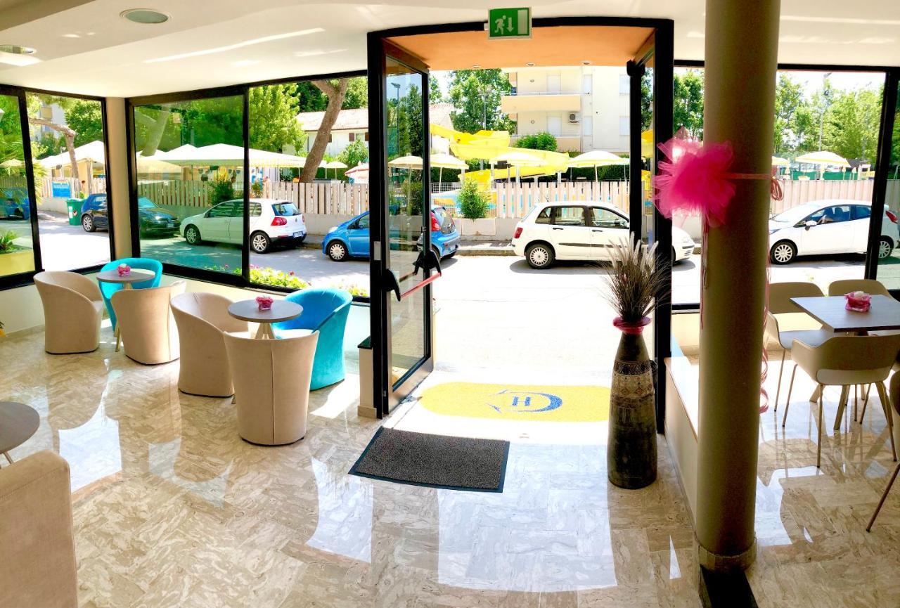 Hotel Caravel B&B Misano Adriatico Dış mekan fotoğraf