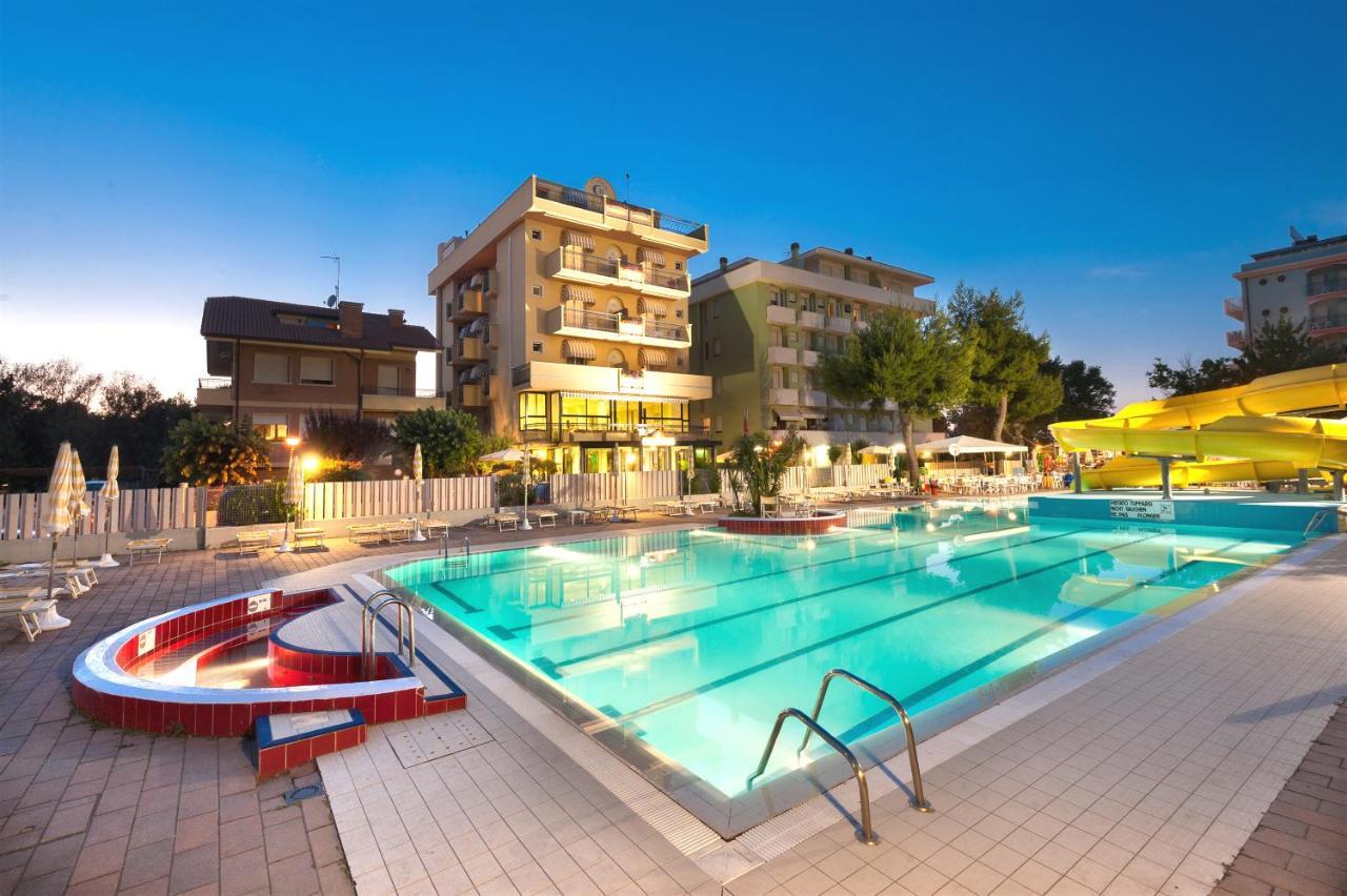 Hotel Caravel B&B Misano Adriatico Dış mekan fotoğraf