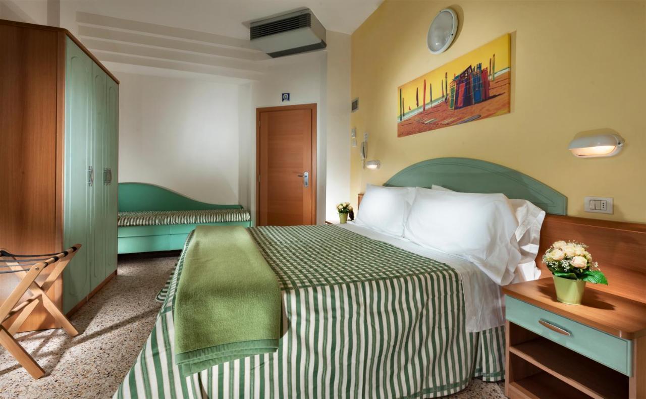 Hotel Caravel B&B Misano Adriatico Dış mekan fotoğraf