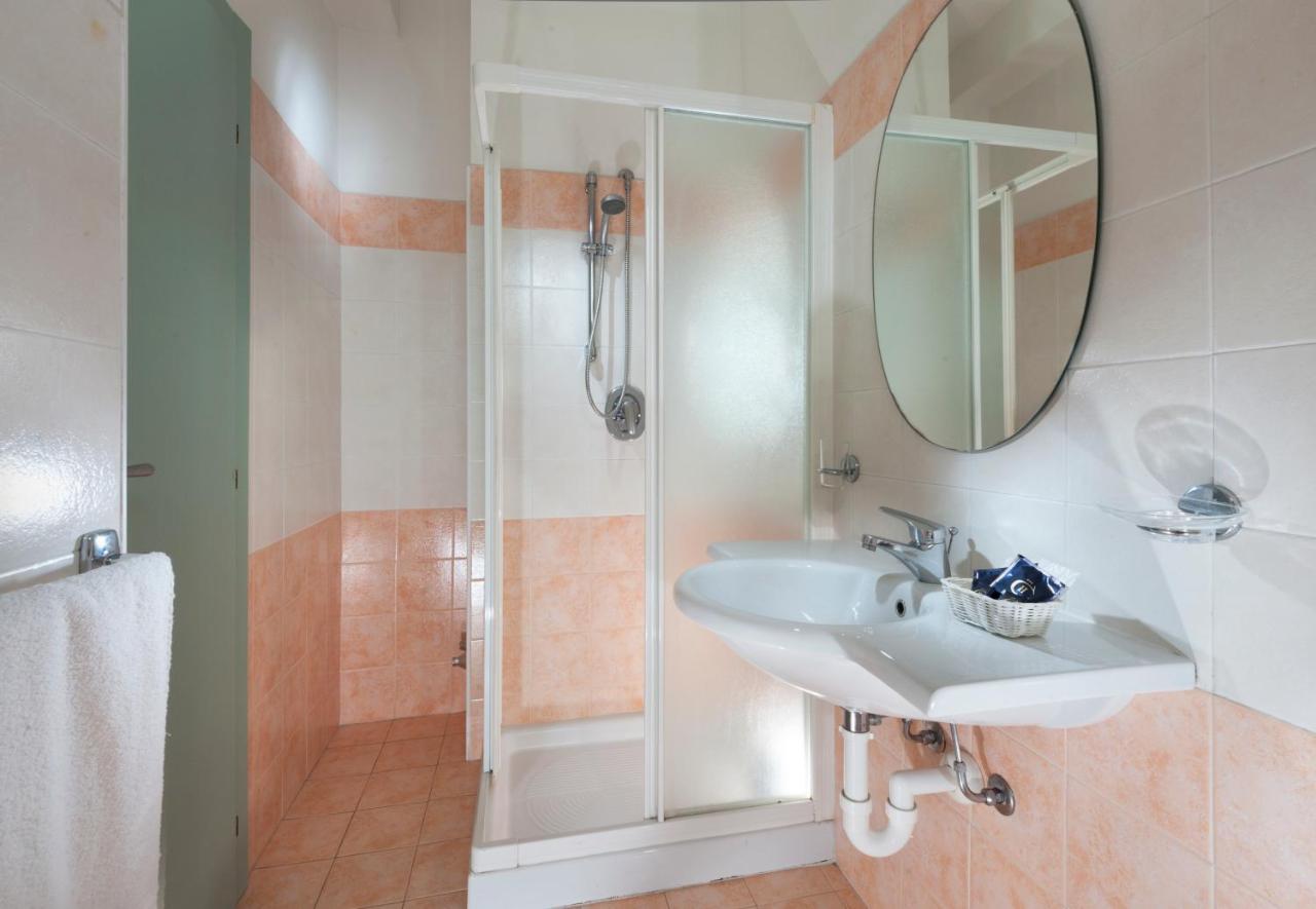 Hotel Caravel B&B Misano Adriatico Dış mekan fotoğraf